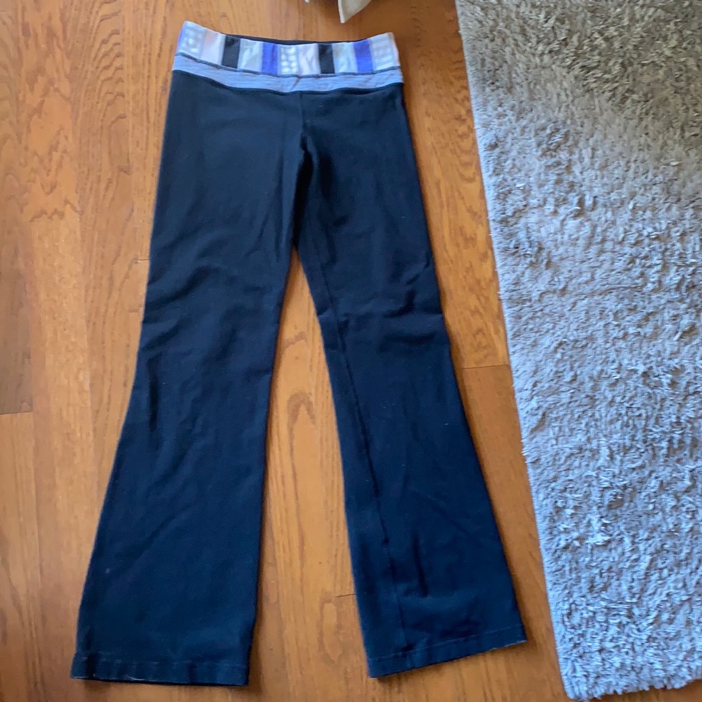 Lululemon size 6 flared leggings